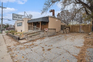 1008 Bancroft St, Omaha NE - Pub