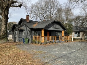 2117 Bolton Rd Nw, Atlanta, GA for lease Building Photo- Image 1 of 2