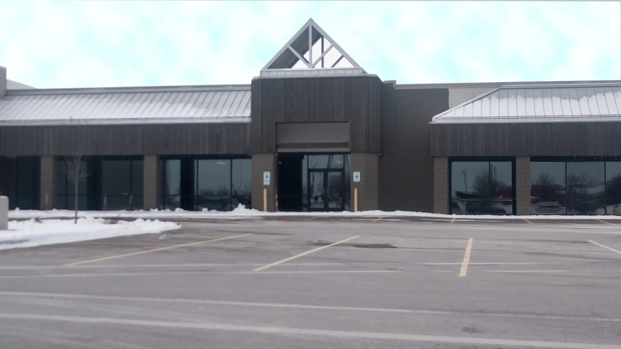 2145 S Koeller St, Oshkosh, WI for sale Building Photo- Image 1 of 1