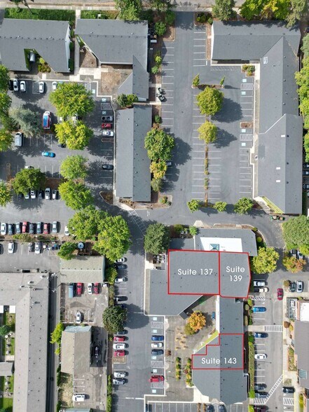 121-185 NE 102nd Ave, Portland, OR for lease - Building Photo - Image 2 of 2