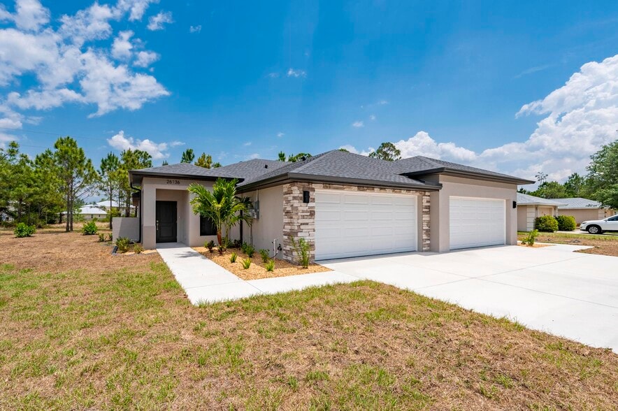 4 NEW Duplexes (8 rental units) portfolio of 4 properties for sale on LoopNet.com - Building Photo - Image 3 of 23