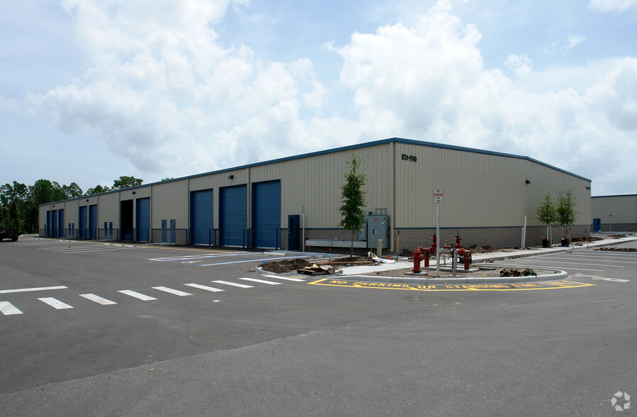 1701-1829 Business Center Ln, Kissimmee, FL for lease - Building Photo - Image 1 of 4