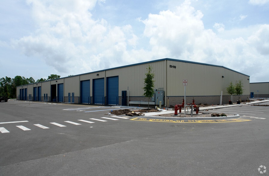 1731-1761 Business Center Ln, Kissimmee, FL for lease - Primary Photo - Image 1 of 5