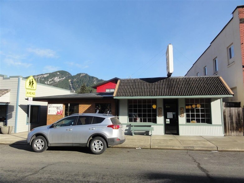 216 Main St, Morton, WA 98356