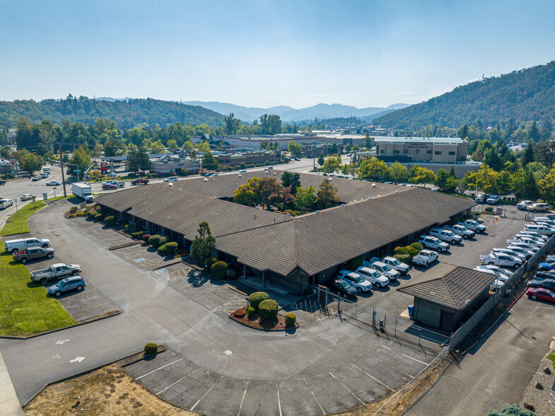 2900 NW Stewart Pky, Roseburg, OR for lease - Primary Photo - Image 1 of 7