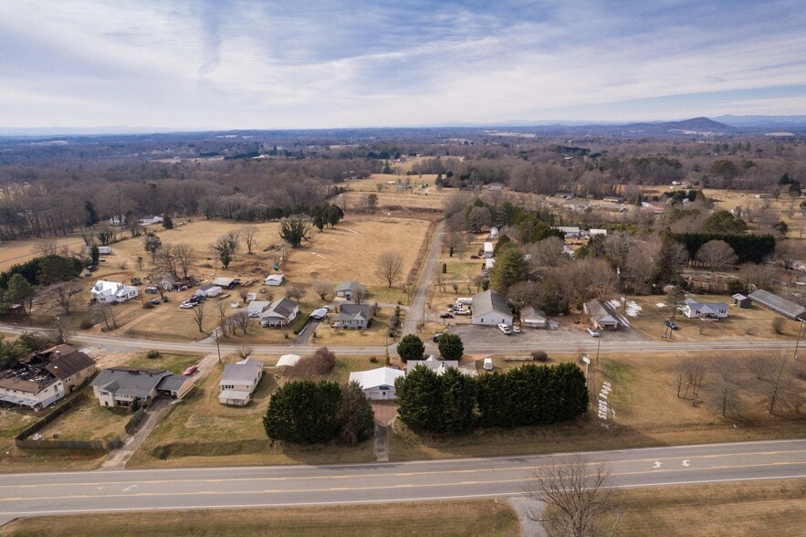 1048 Klondike Rd, State Road, NC for sale - Primary Photo - Image 1 of 45