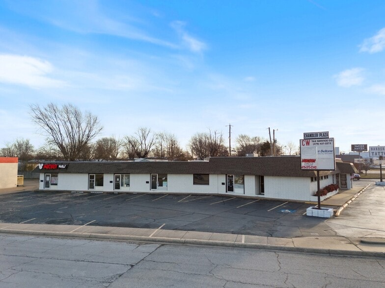 885 S Dogwood St, Siloam Springs, AR for lease - Building Photo - Image 3 of 19