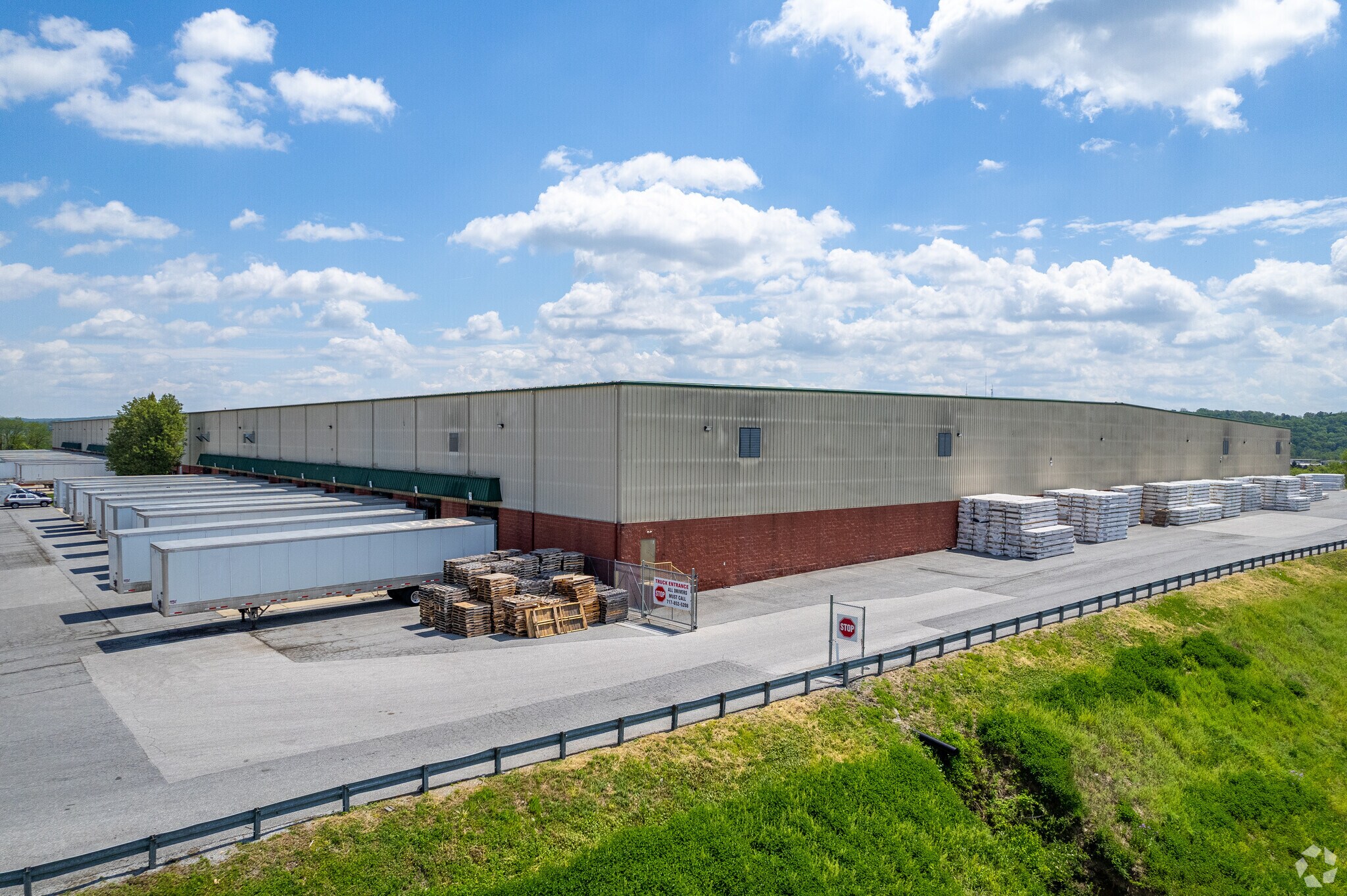 340 Emig Rd, York, PA for sale Primary Photo- Image 1 of 1