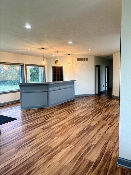 6051 S Indianapolis Rd, Whitestown, IN for lease - Interior Photo - Image 2 of 23