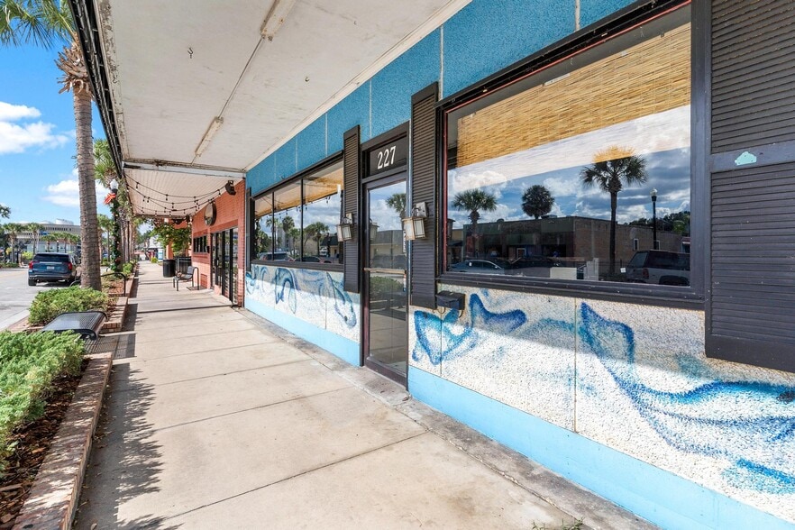 227 E Main St, Tavares, FL for sale - Building Photo - Image 2 of 28