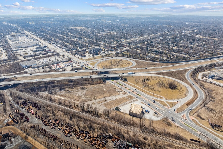 2714 Dougall Ave, Windsor, ON for sale - Building Photo - Image 2 of 18