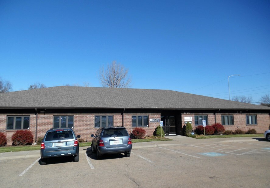 3735 SW Wanamaker Rd, Topeka, KS for sale Building Photo- Image 1 of 1