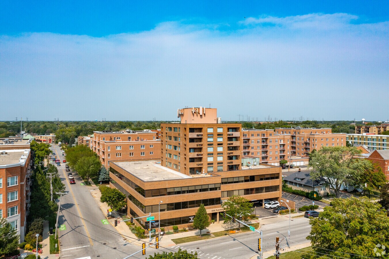 880 Lee St, Des Plaines, IL 60016