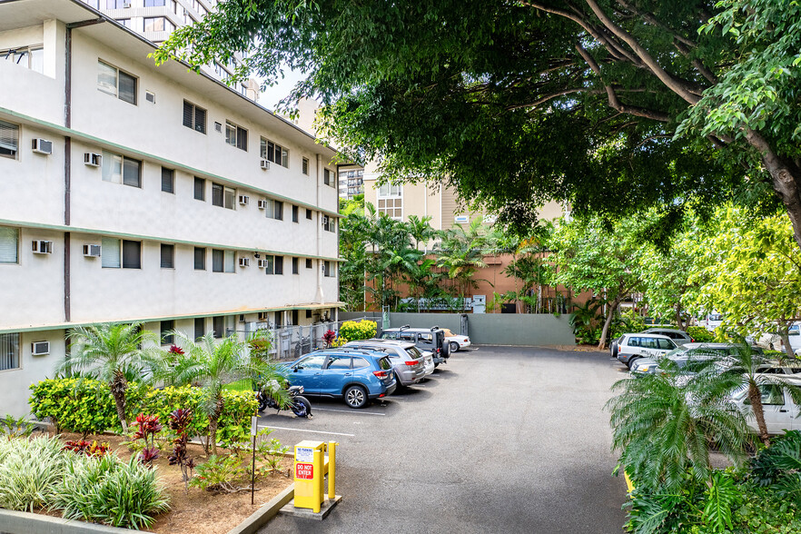 331-333 Hobron Ln, Honolulu, HI for sale - Building Photo - Image 3 of 22