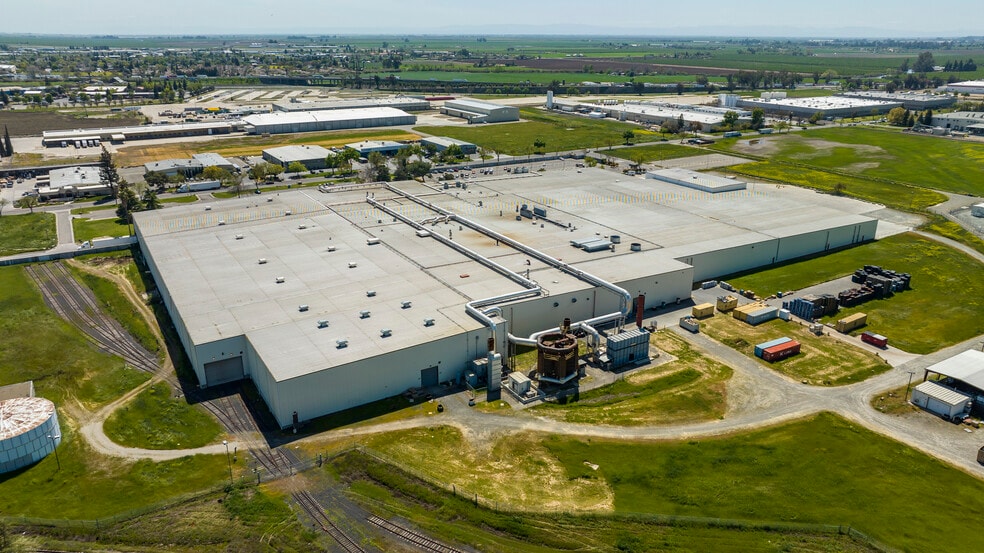 2201 Cooper Ave, Merced, CA for lease - Building Photo - Image 2 of 11