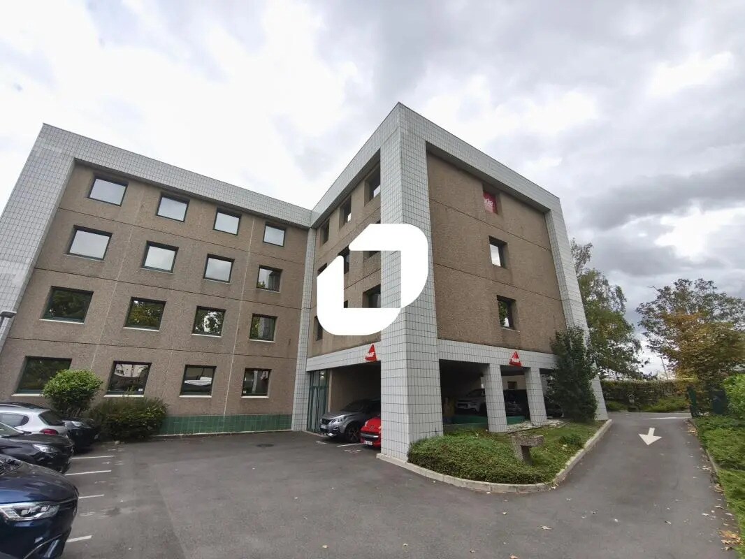 Office in Créteil for lease Building Photo- Image 1 of 7