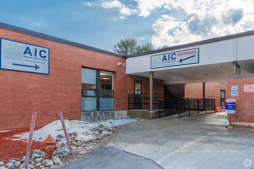 340 Thompson Rd, Webster, MA for lease - Building Photo - Image 3 of 7