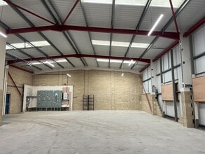 Paddington Dr, Swindon for lease Interior Photo- Image 2 of 5
