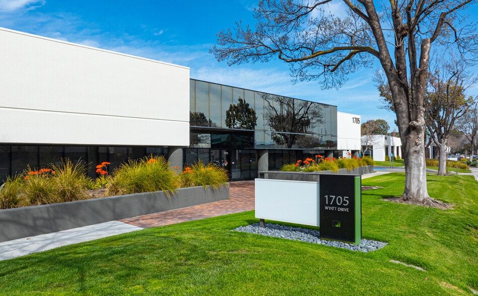 1705-1715 Wyatt Dr, Santa Clara, CA for lease - Building Photo - Image 3 of 8