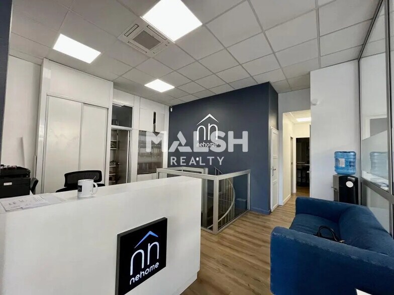 Office in Lyon for lease - Lobby - Image 3 of 13