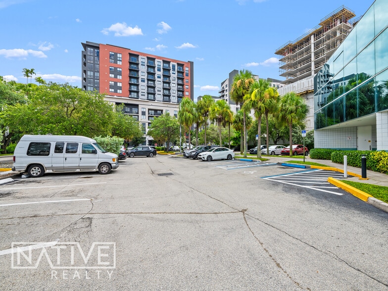 634 NE 3rd Ave, Fort Lauderdale, FL for lease - Building Photo - Image 2 of 14