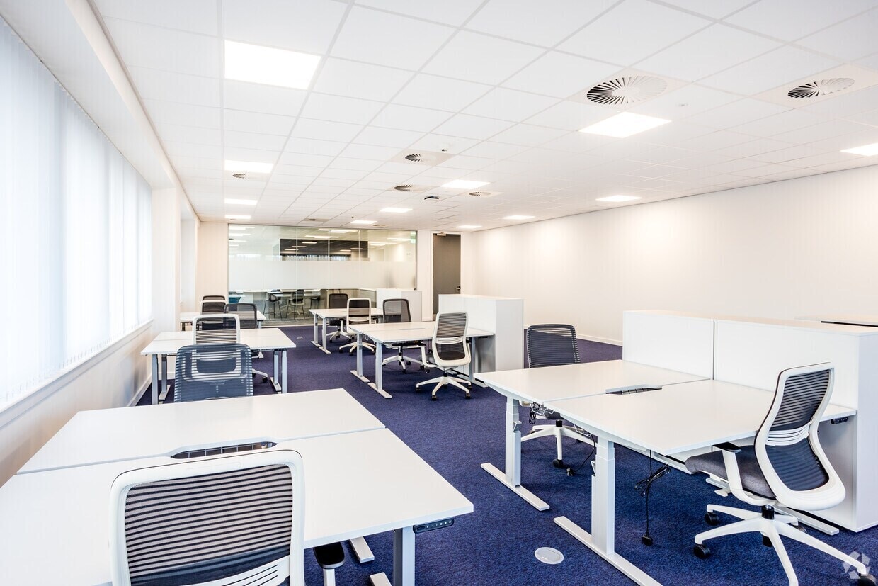 3 Finch Way, Bellshill for lease Interior Photo- Image 1 of 5