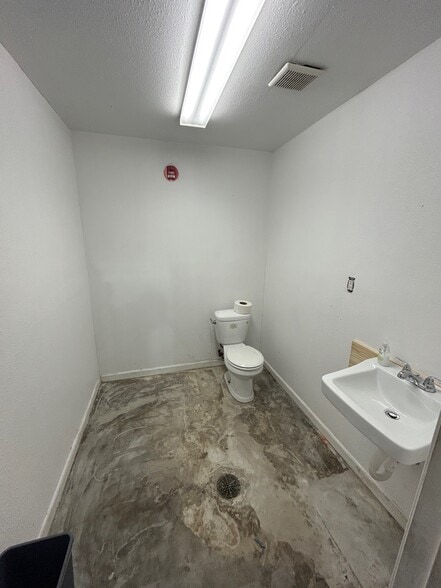 51 N 13th St, Beaumont, TX for sale - Building Photo - Image 3 of 7