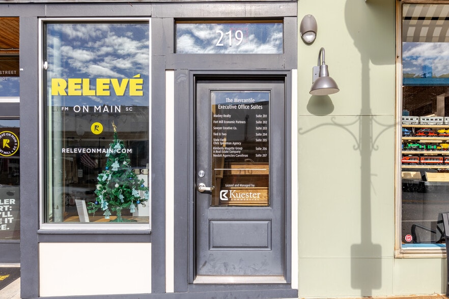 221 Main St, Fort Mill, SC for lease - Building Photo - Image 2 of 9