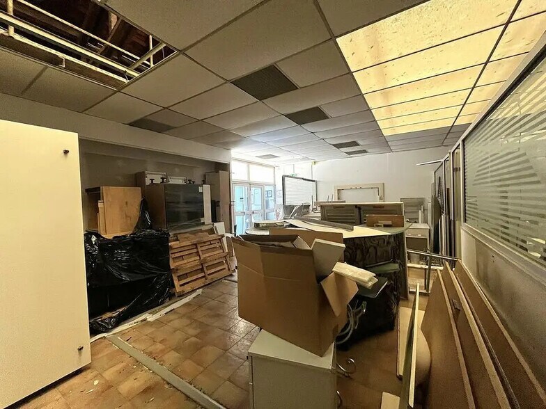 Industrial in Nice for sale - Interior Photo - Image 1 of 8