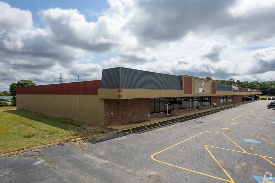 604 N Woods Dr, Fountain Inn, SC for lease - Building Photo - Image 3 of 9