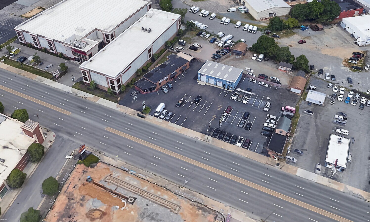 4218 W Broad St, Richmond, VA 23230