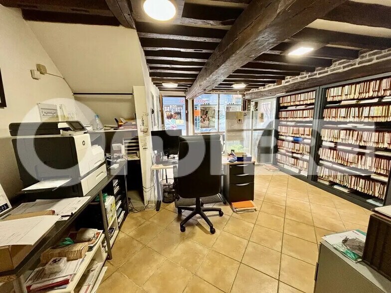Retail in Compiègne for lease - Building Photo - Image 3 of 4