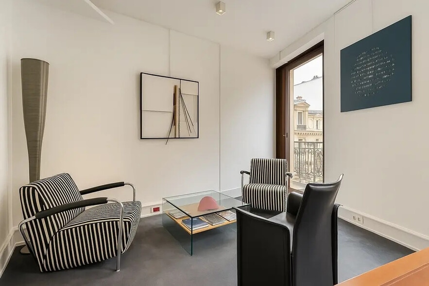 Office in Paris for lease - Building Photo - Image 2 of 11