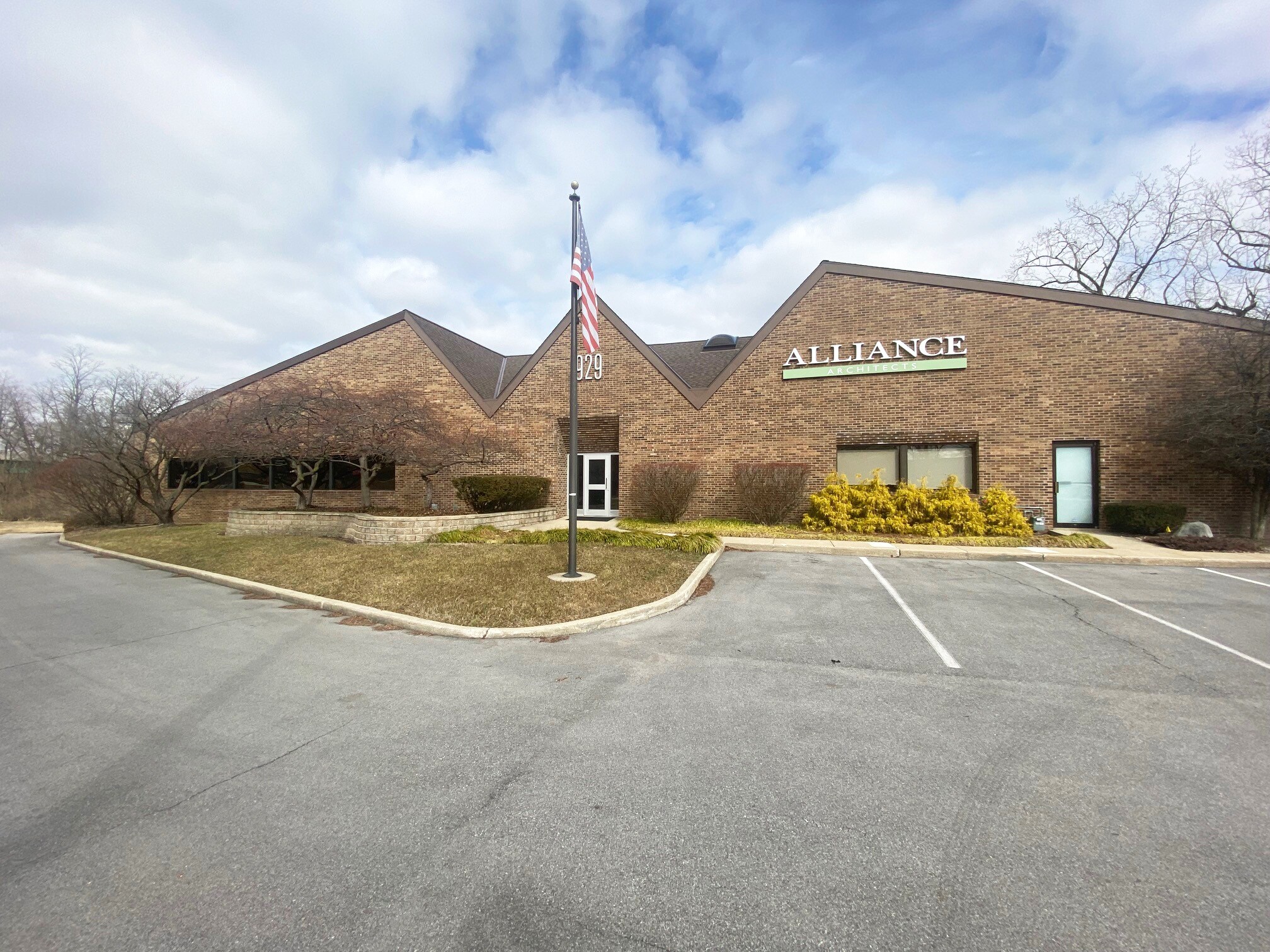 929 Lincolnway E, South Bend, IN for sale Building Photo- Image 1 of 1