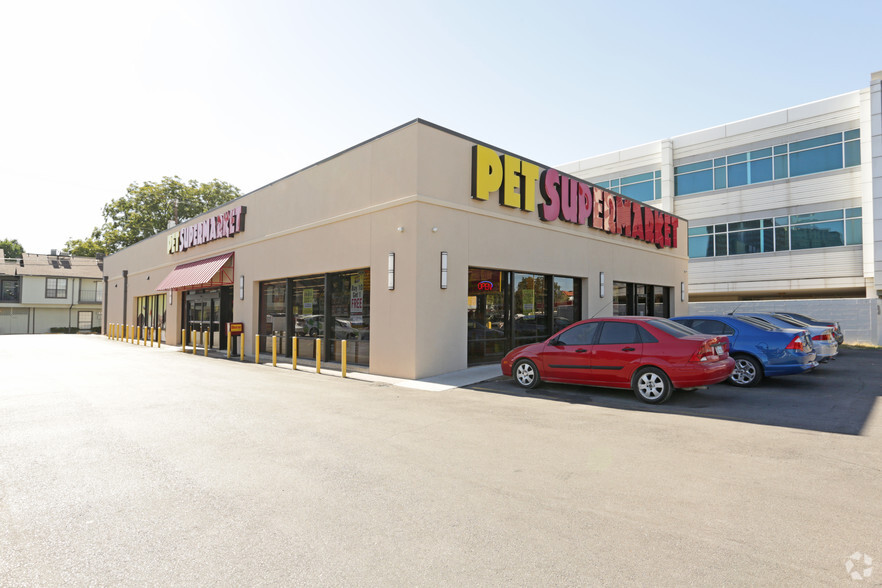 3911 Lemmon Ave, Dallas, TX for lease - Primary Photo - Image 1 of 2