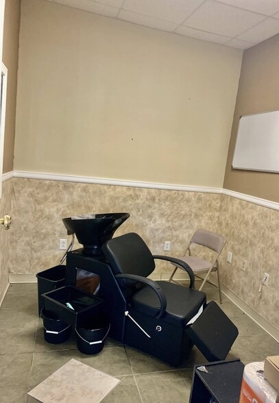 2555 Allen Genoa Rd, Pasadena, TX for sale - Building Photo - Image 3 of 25