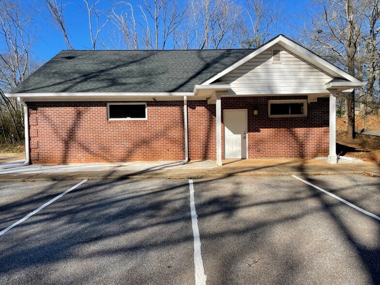 703 S 9th St, Griffin, GA 30224