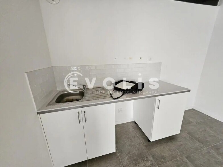 Office in Villejuif for lease - Interior Photo - Image 3 of 8