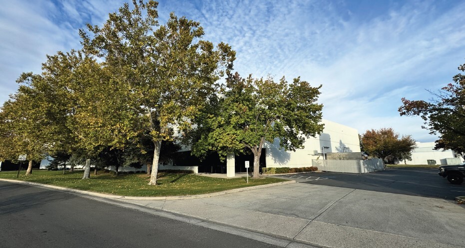 3284 W 2100 S, Salt Lake City, UT for lease - Building Photo - Image 1 of 3