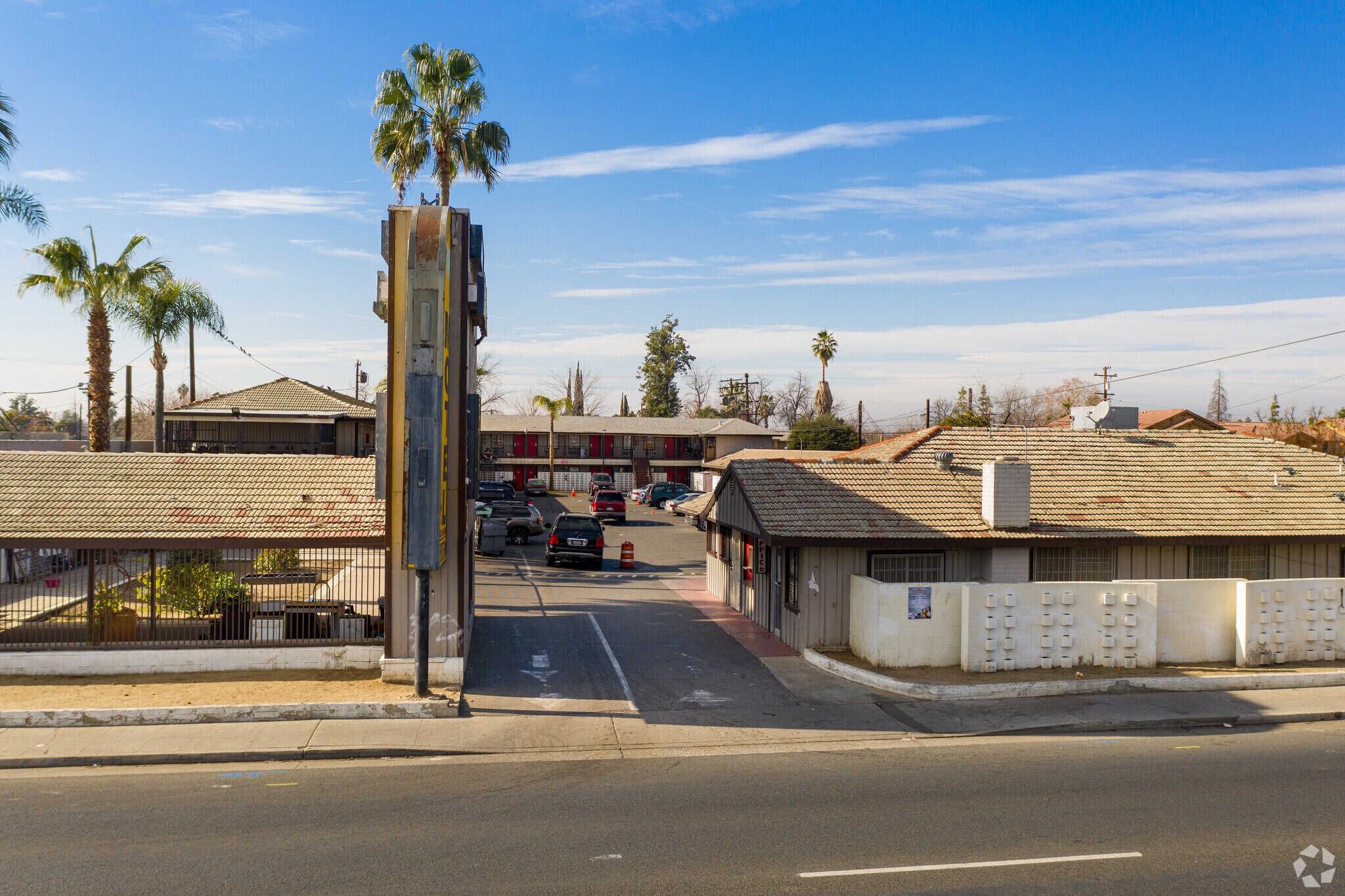 525 Union Ave, Bakersfield, CA 93307 La Mirage Motel