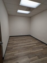 450 Airport Rd, Elgin, IL for lease Building Photo- Image 2 of 2