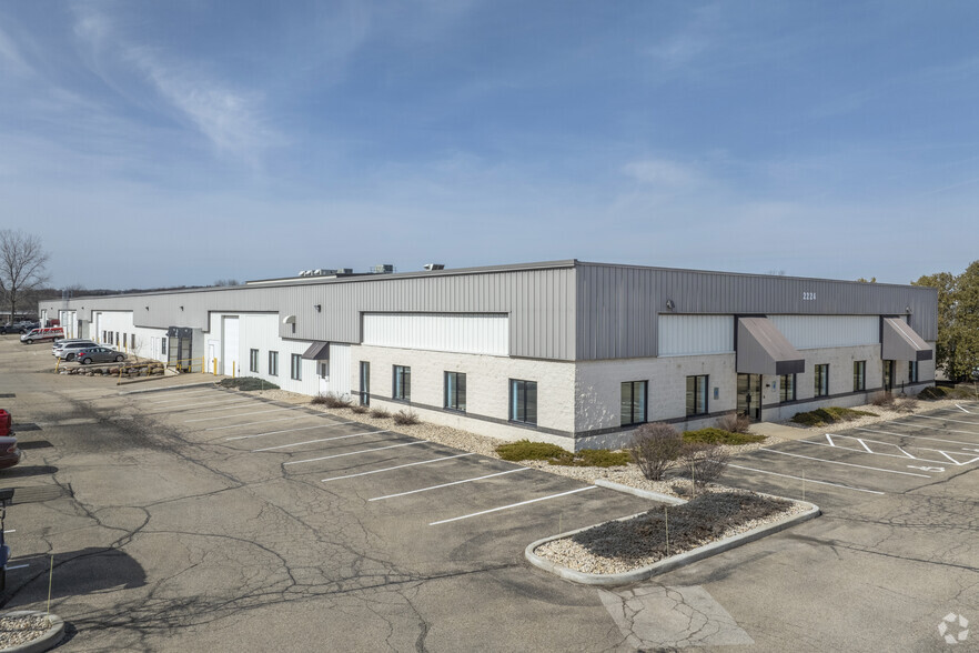 2224 Pleasant View Rd, Middleton, WI for lease - Building Photo - Image 1 of 6