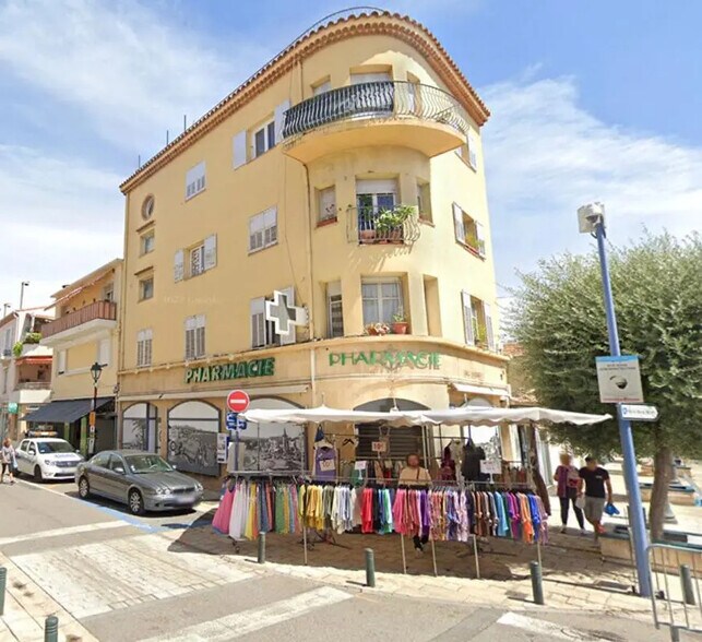 Retail in Cagnes-sur-Mer for lease - Building Photo - Image 1 of 2