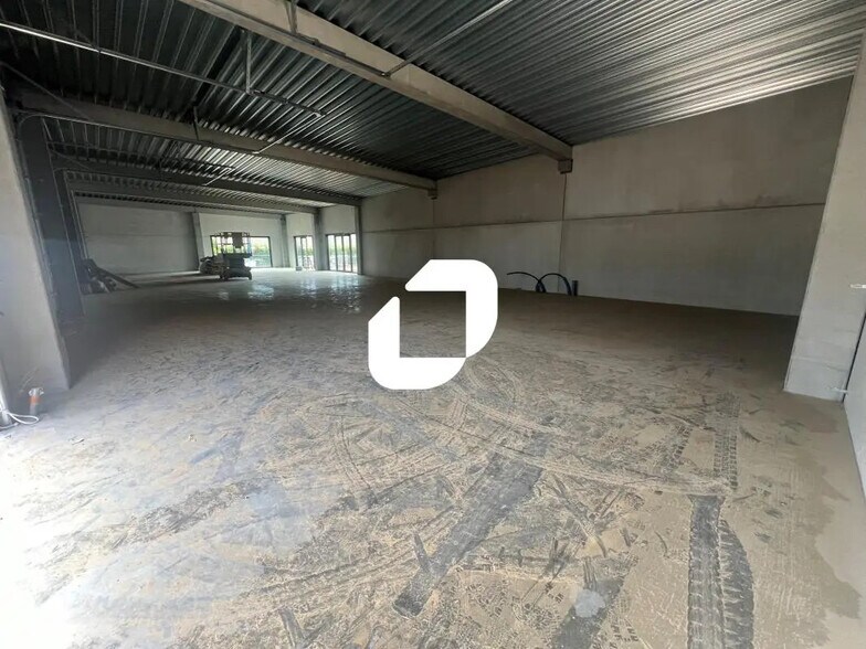 17 Rue Saint Georges, Baralle for lease - Interior Photo - Image 2 of 11