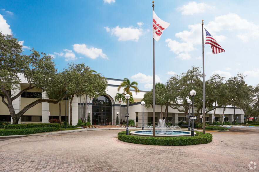 5300 Broken Sound Blvd NW, Boca Raton, FL for lease - Building Photo - Image 1 of 10