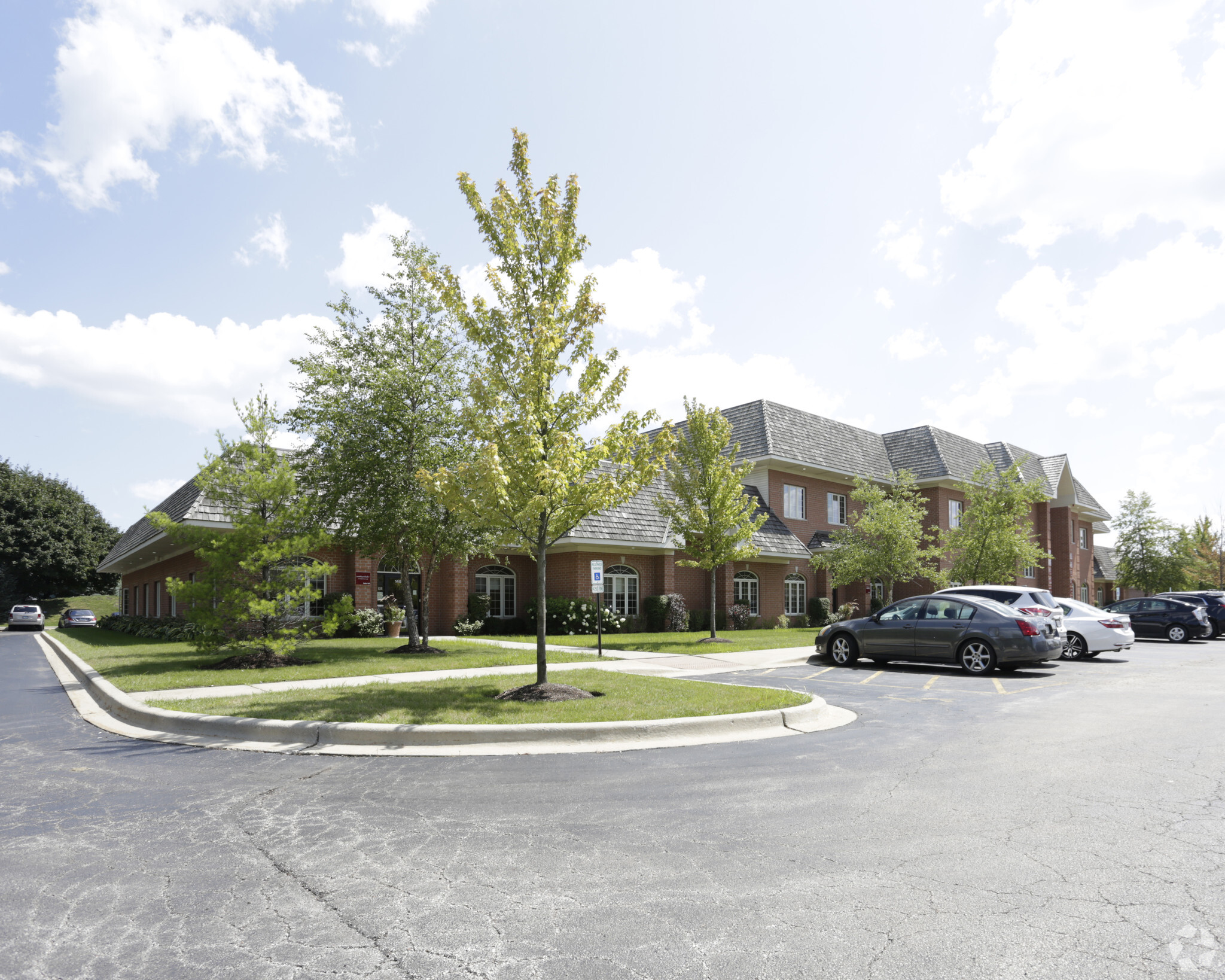 1870 W Winchester Rd, Libertyville, IL for lease Building Photo- Image 1 of 17