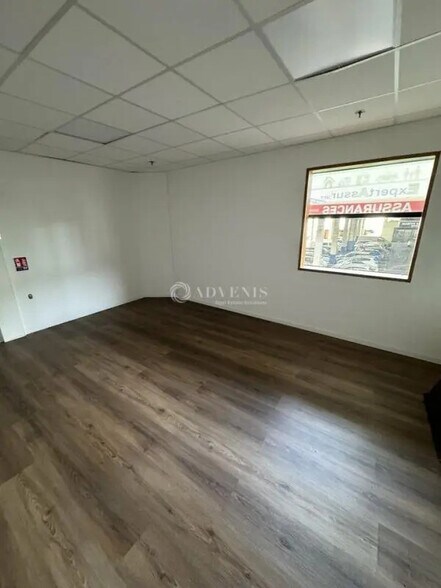 Office in Juvignac for lease - Interior Photo - Image 2 of 3