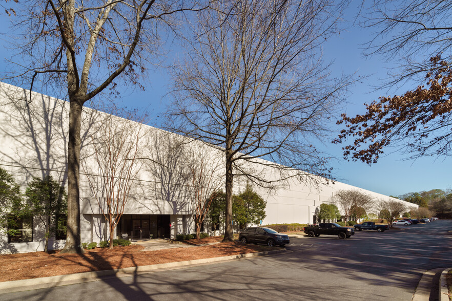 2850 Barrett Lakes Blvd, Kennesaw, GA for lease - Building Photo - Image 1 of 5