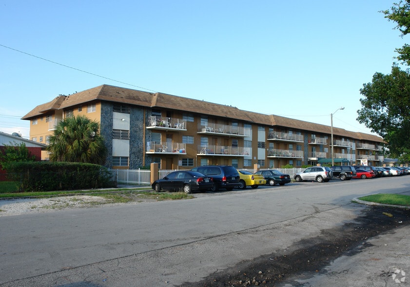 Grand Island Portfolio portfolio of 2 properties for sale on LoopNet.com - Building Photo - Image 2 of 5