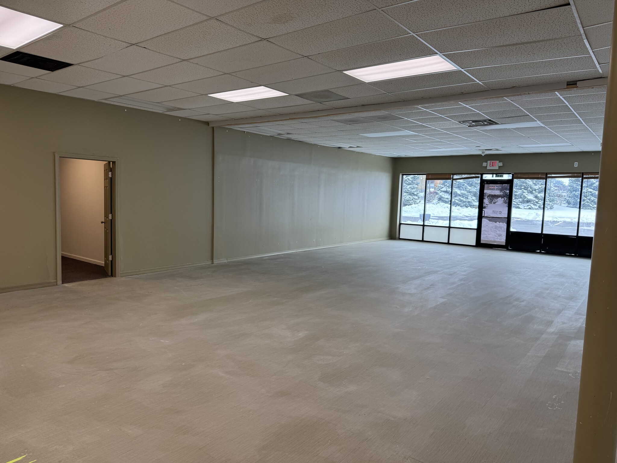 280 N Phelps Ave, Rockford, IL for lease Interior Photo- Image 1 of 15